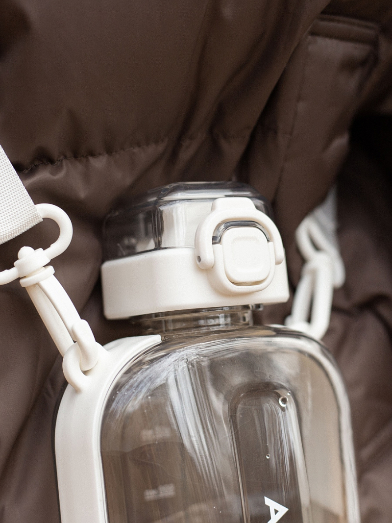 Тритановая бутылка 0.75л серии 724 «Снег» на ремне - 4