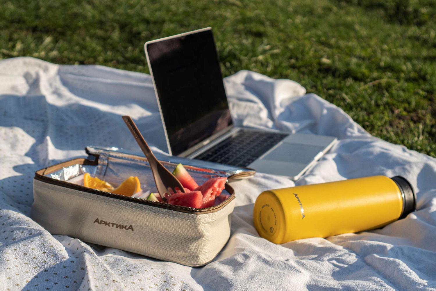 С мини-термосумкой серии 020 можно устроить пикник даже во время обеденного перерыва.