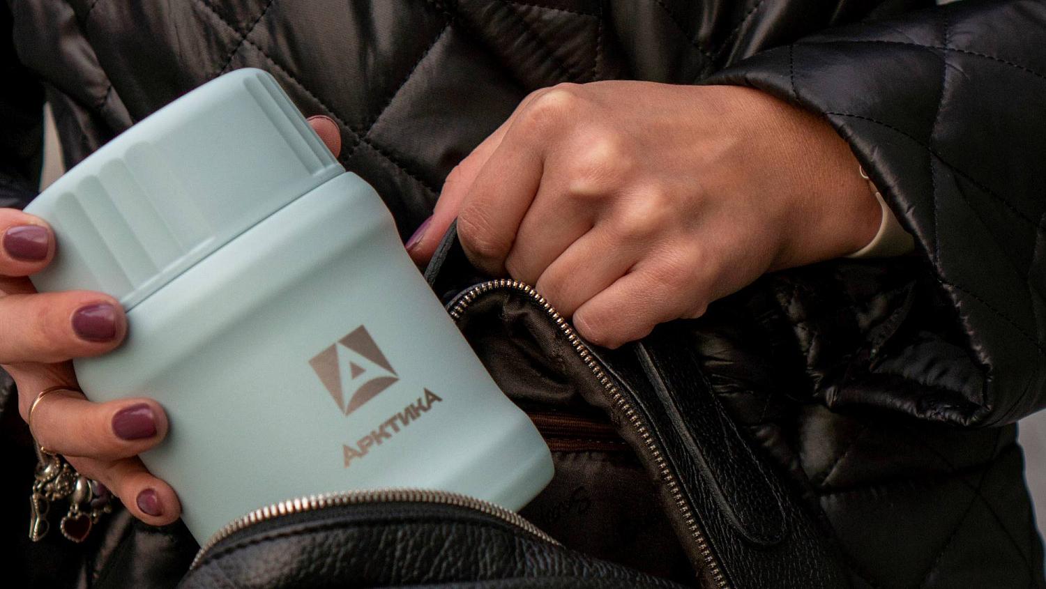 Ультралегкий термос для еды «Арктика» идеально поместится в женской сумочке или в рюкзаке и не оставит голодным на работе и учебе.