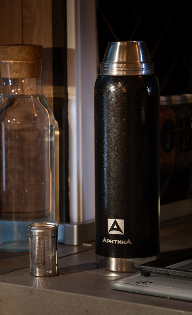 Термос 0.9л серии 106 чёрный с ситечком и молотковой эмалью - 4