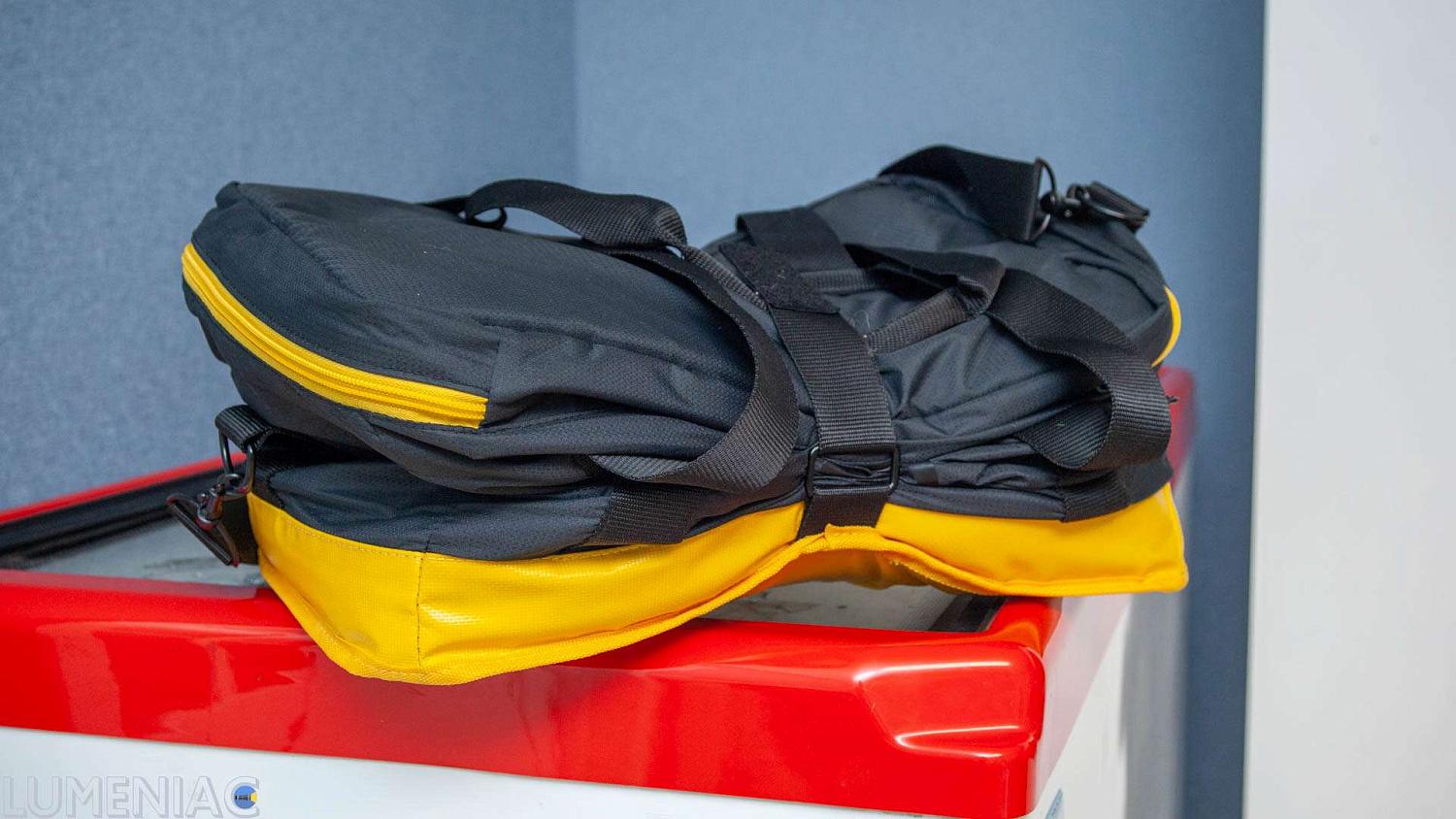 Термосумку 010 достаточно перетянуть ремнями и зафиксировать в таком вот состоянии, чтобы она занимала минимум места. 