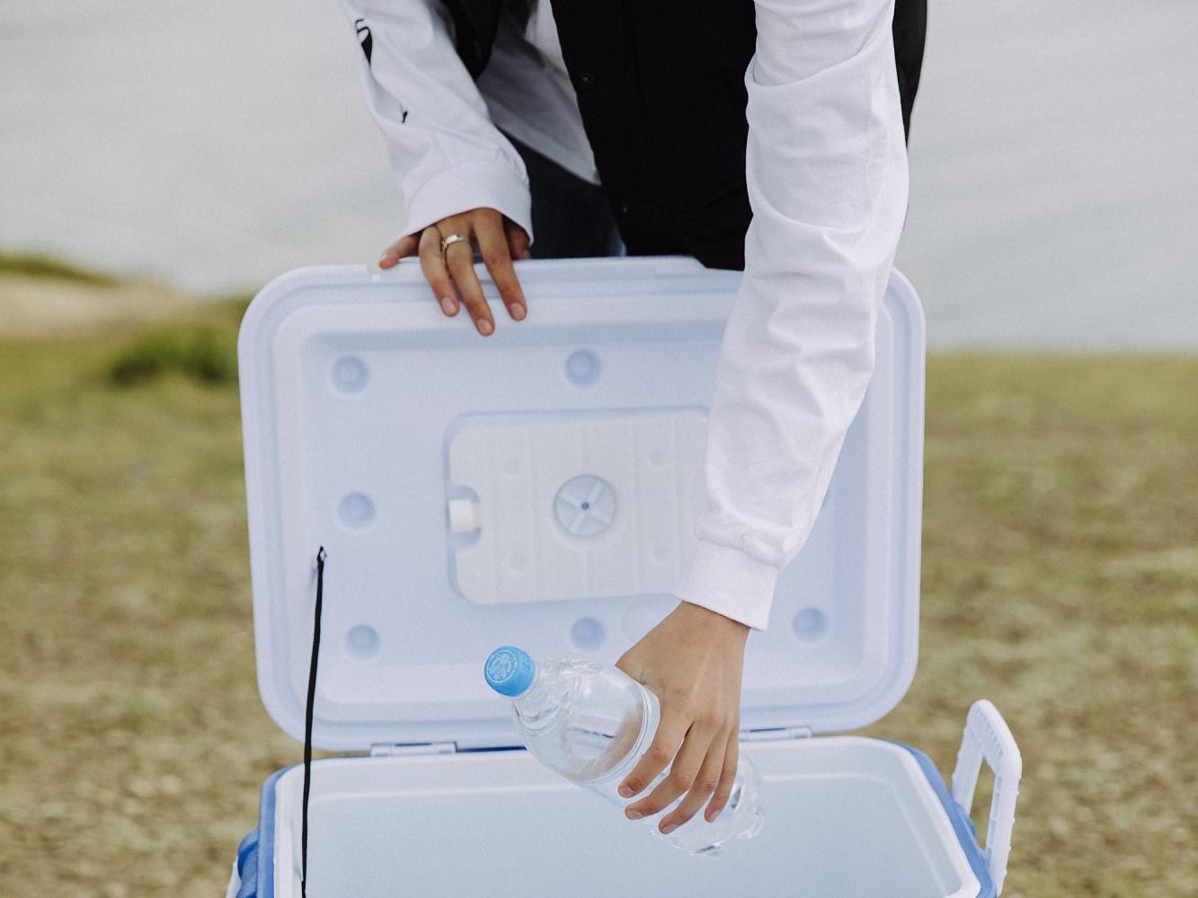 Пустые емкости, встроенные в крышку, есть в термоконтейнерах «Арктика» объемом 30, 40 л (1 шт.), а также 60 л (2 шт.). 