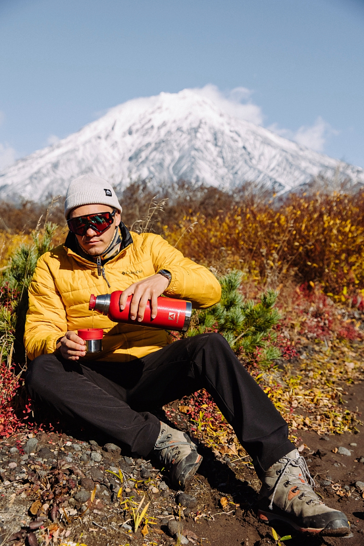 Термос 1.2л серии 106 красный с узким горлом и молотковой эмалью - 6