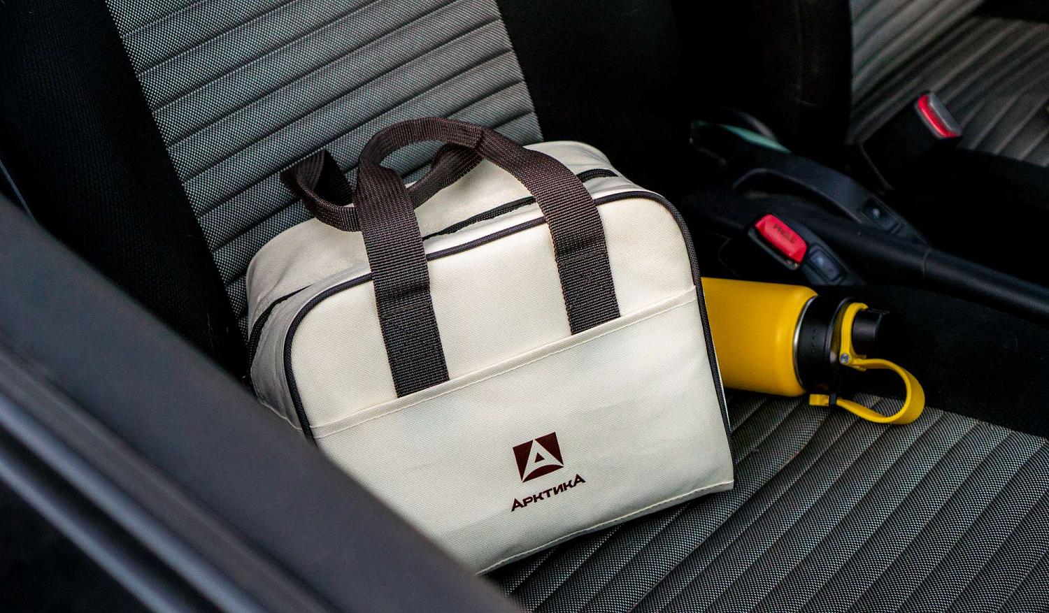 Небольшие термосумки для ланча, как серия 3300, тоже могут пригодиться вне офиса – в них можно положить блюда навынос и крафтовые напитки.